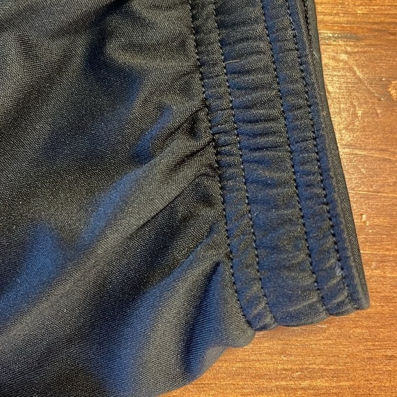 Under armour 2T shorts in black - Picture 4 of 5